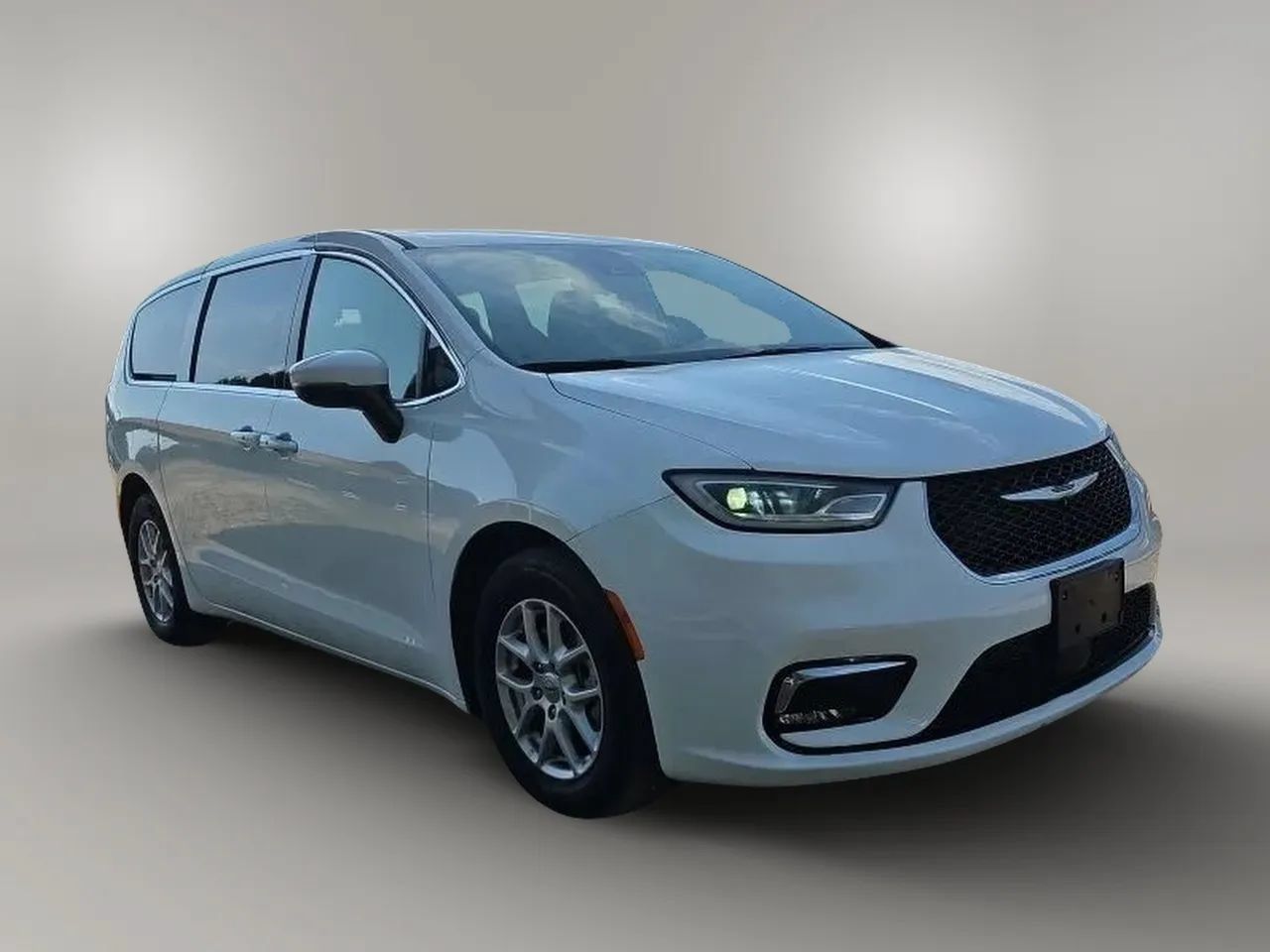 Used 2023 Chrysler Pacifica Touring-L FWD image 3