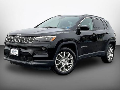 Used 2022 Jeep Compass Latitude w/ Sun and Sound Group AWD/4WD image 3