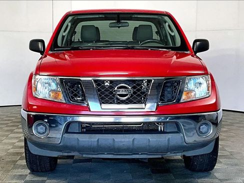 Used 2010 Nissan Frontier SE image 3