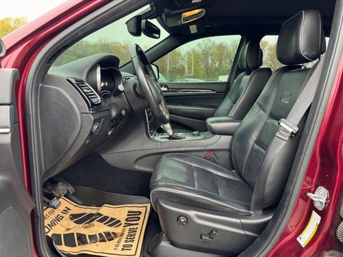 Used 2019 Jeep Grand Cherokee Overland AWD/4WD image 15
