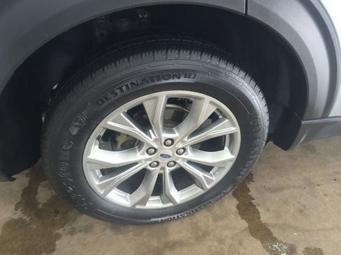 Used 2023 Ford Explorer XLT w/ Equipment Group 202A AWD/4WD image 9