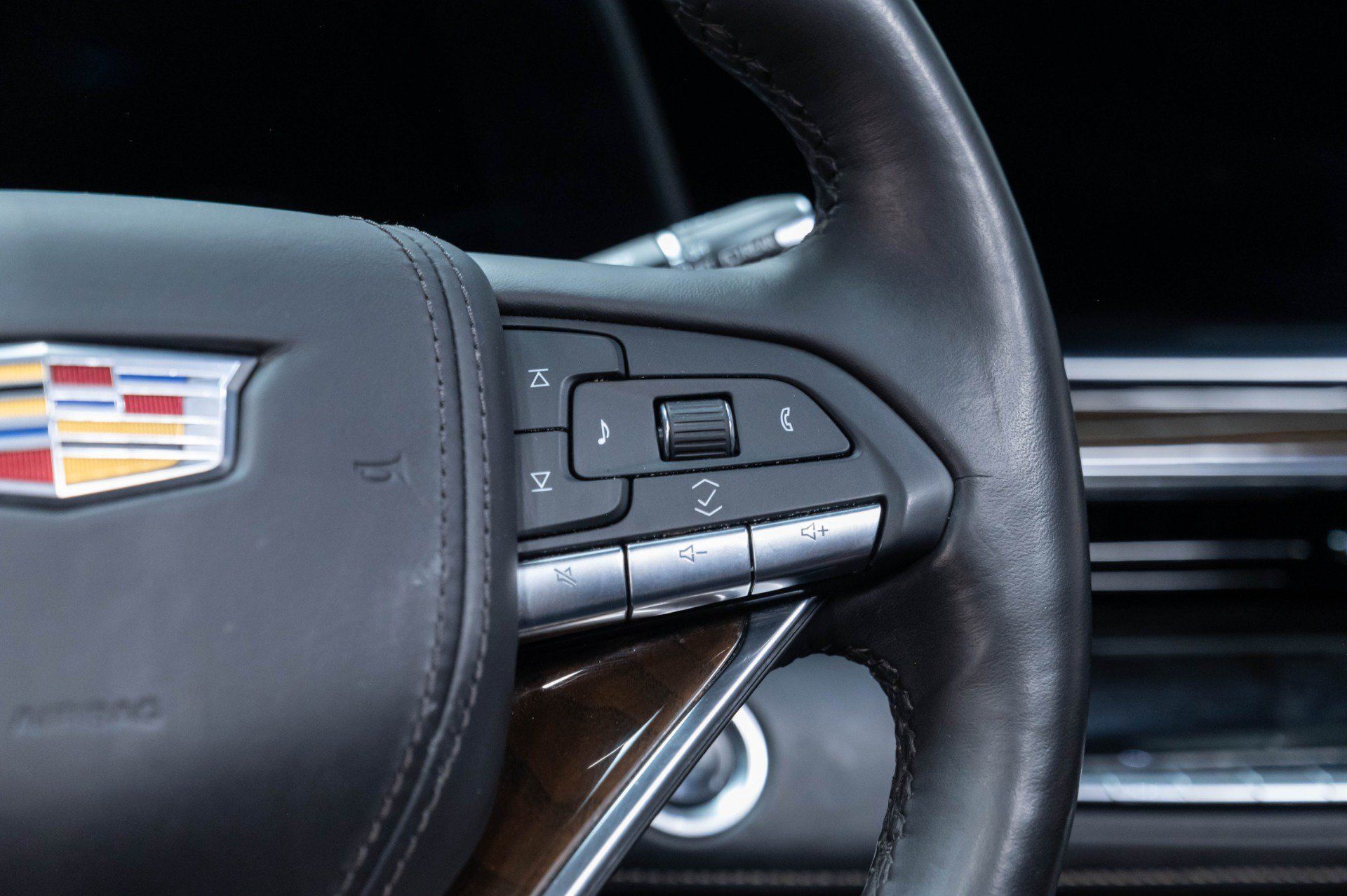 Used 2024 Cadillac Escalade Premium Luxury Platinum AWD/4WD image 52