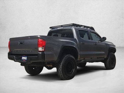 Used 2017 Toyota Tacoma TRD Off-Road w/ Tow Package (A/T) AWD/4WD image 5