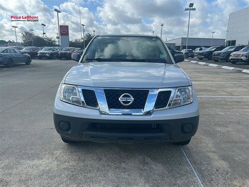 Used 2018 Nissan Frontier S RWD image 2