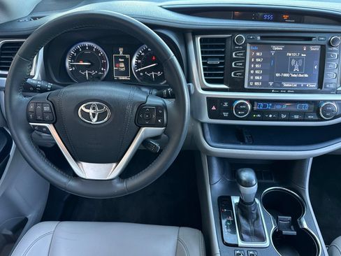 Used 2016 Toyota Highlander XLE FWD image 16