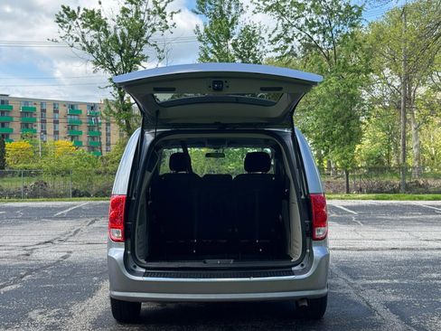 Used 2015 Dodge Grand Caravan SXT FWD image 17