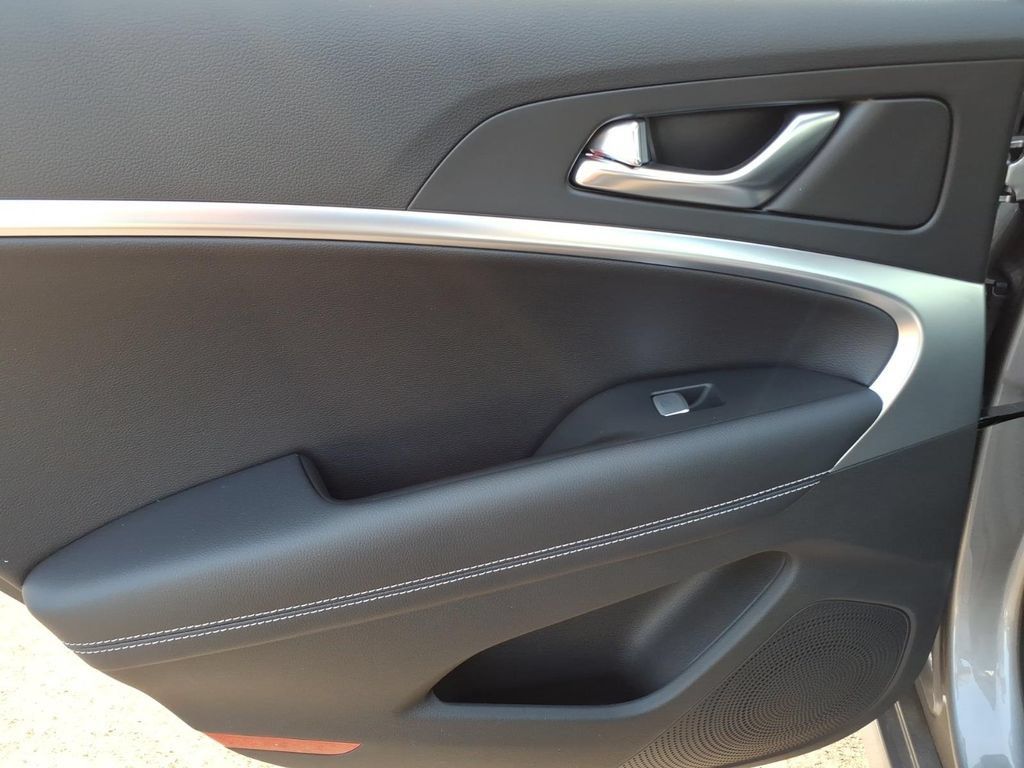 Used 2026 Genesis G70 2.5T RWD image 9