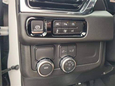 New 2026 GMC Yukon Elevation image 23