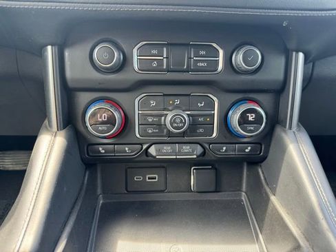 Used 2022 Chevrolet Suburban Z71 AWD/4WD image 13