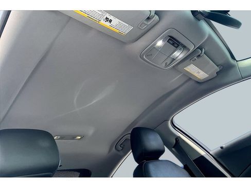 Used 2017 Chevrolet Volt Premier w/ Driver Confidence Package FWD image 27