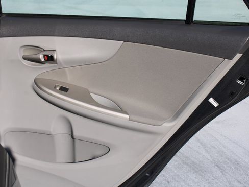 Used 2010 Toyota Corolla LE image 15