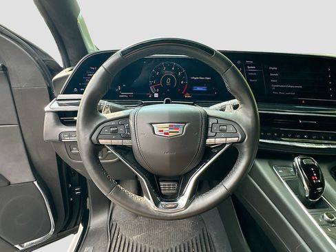 Used 2024 Cadillac Escalade ESV V w/ Heavy-Duty Trailer Package AWD/4WD image 10