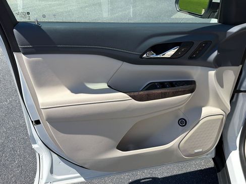 Used 2023 GMC Acadia Denali w/ Denali Technology Package FWD image 17