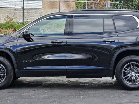 Used 2025 GMC Acadia Elevation AWD/4WD image 2