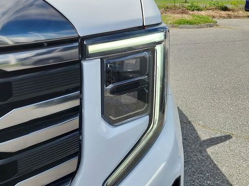 Certified 2022 GMC Sierra 1500 AT4 w/ AT4 Premium Package AWD/4WD image 9