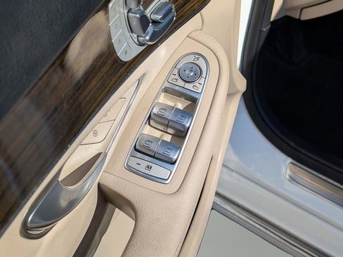 Used 2018 Mercedes-Benz C 300 Sedan w/ Premium Package image 17