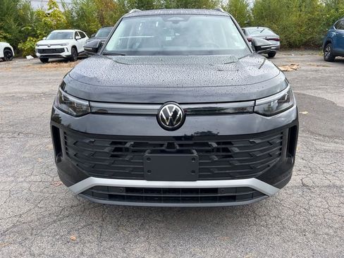 New 2026 Volkswagen Tiguan SE image 2