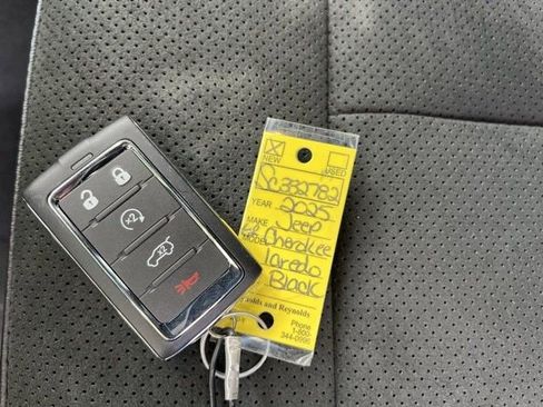 New 2025 Jeep Grand Cherokee Altitude image 31