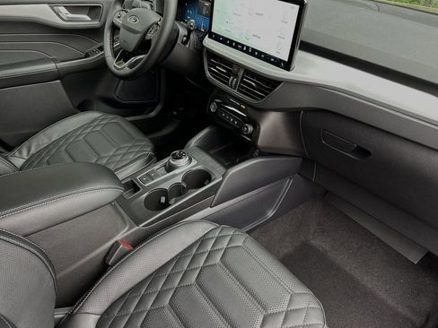 New 2024 Ford Escape SE w/ PHEV Premium Package image 13