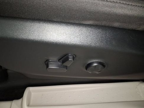 Used 2023 Chrysler Voyager LX FWD image 15