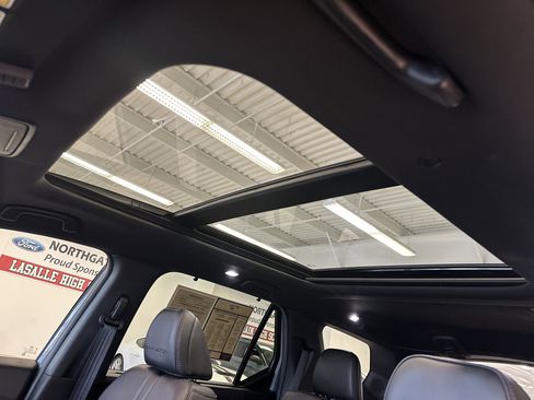 Used 2025 Honda Pilot Black Edition image 4