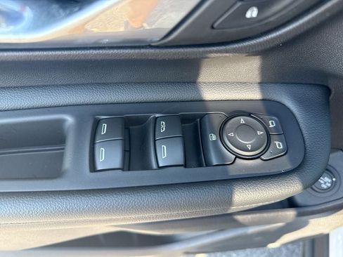 Used 2024 GMC Terrain SLE w/ Driver Convenience Package FWD image 22