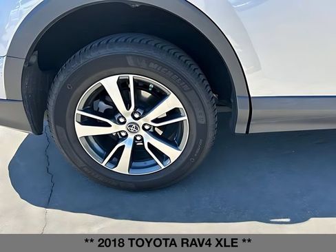 Used 2018 Toyota RAV4 XLE AWD/4WD image 12