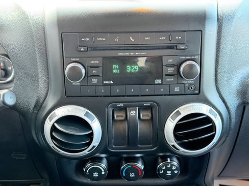 Used 2014 Jeep Wrangler Sahara w/ Connectivity Group image 21