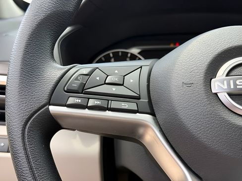 Used 2025 Nissan Altima 2.5 SV FWD image 18