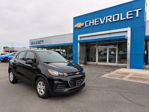 Used 2020 Chevrolet Trax LS FWD image 1