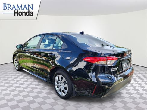 Used 2025 Toyota Corolla LE FWD image 4