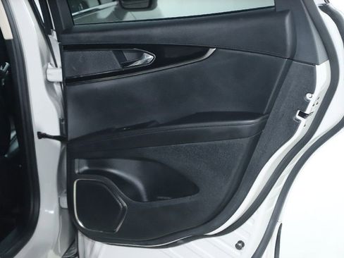 Used 2022 Lincoln Nautilus Reserve image 32