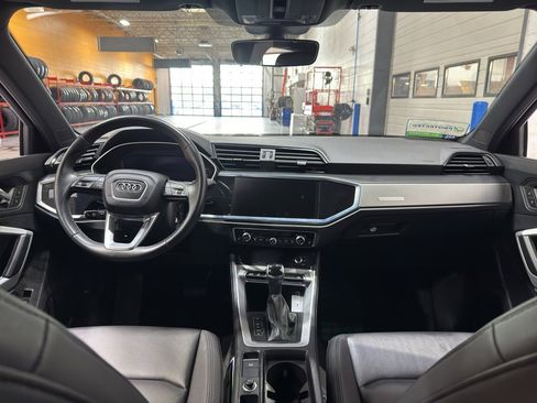 Used 2025 Audi Q3 2.0T Premium image 12