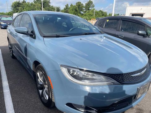 Used 2015 Chrysler 200 S w/ Navigation & Sound Group I FWD image 4