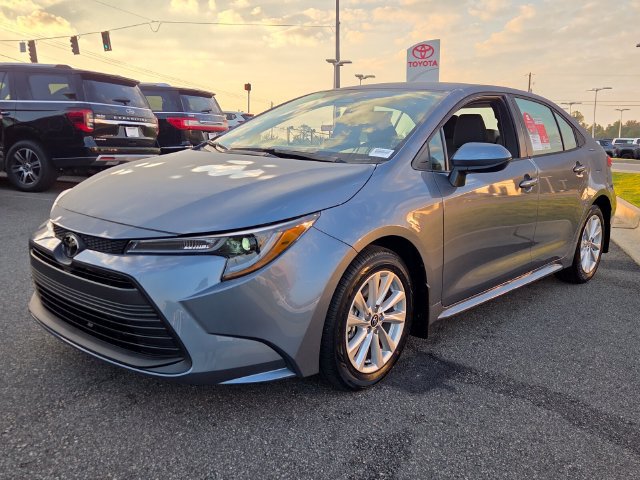 New 2027 Toyota Corolla LE w/ LE Premium Package FWD image 3