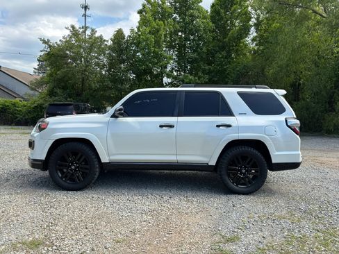 Used 2019 Toyota 4Runner Limited AWD/4WD image 2