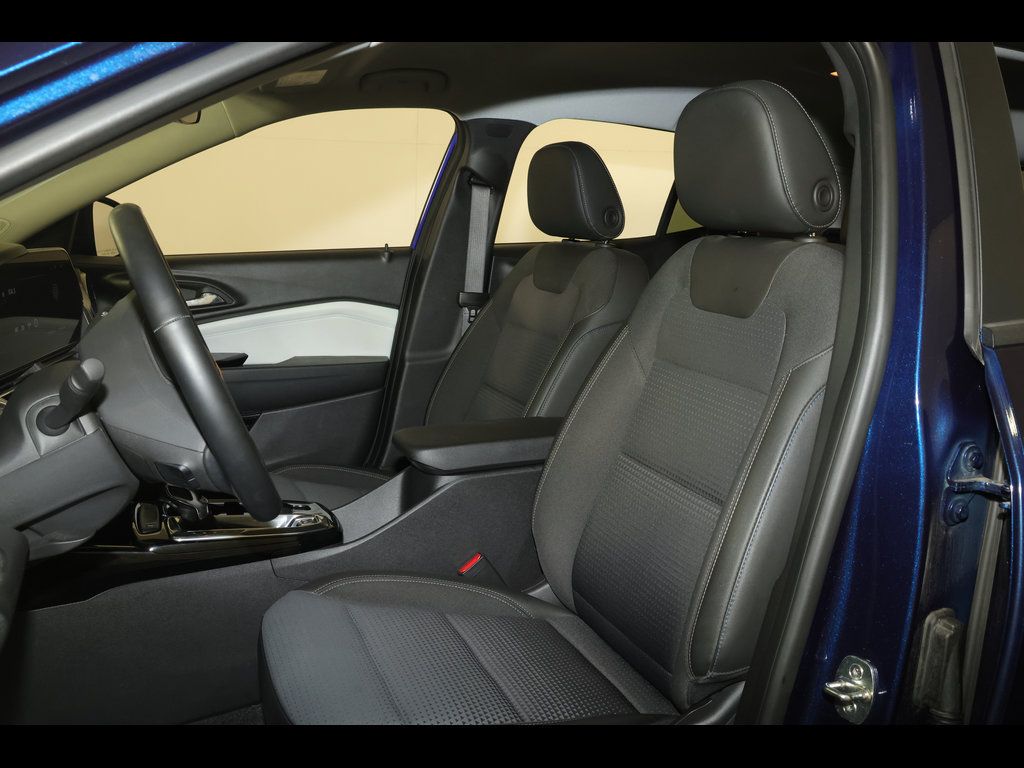 Used 2024 Chevrolet Trax LT w/ Driver Confidence Package FWD image 15