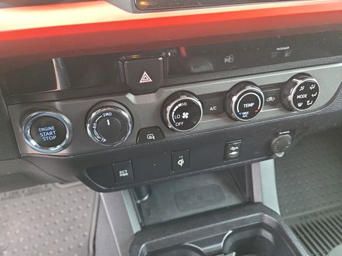 Certified 2016 Toyota Tacoma TRD Sport w/ Towing Package image 23