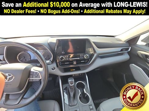Used 2023 Toyota Highlander XLE image 19