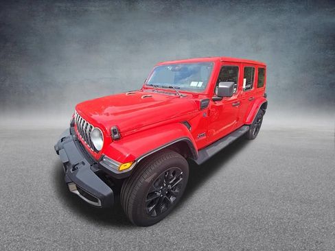 Used 2025 Jeep Wrangler Unlimited Sahara AWD/4WD image 3