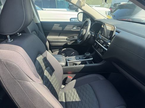 Used 2022 Nissan Pathfinder SV w/ SV Premium Package AWD/4WD image 29
