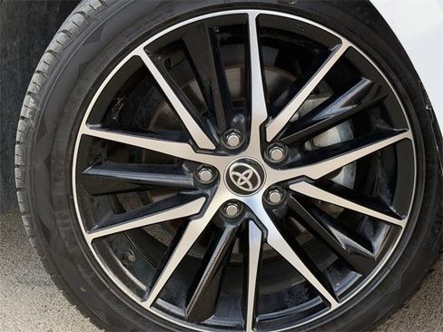 Used 2024 Toyota Camry SE image 9