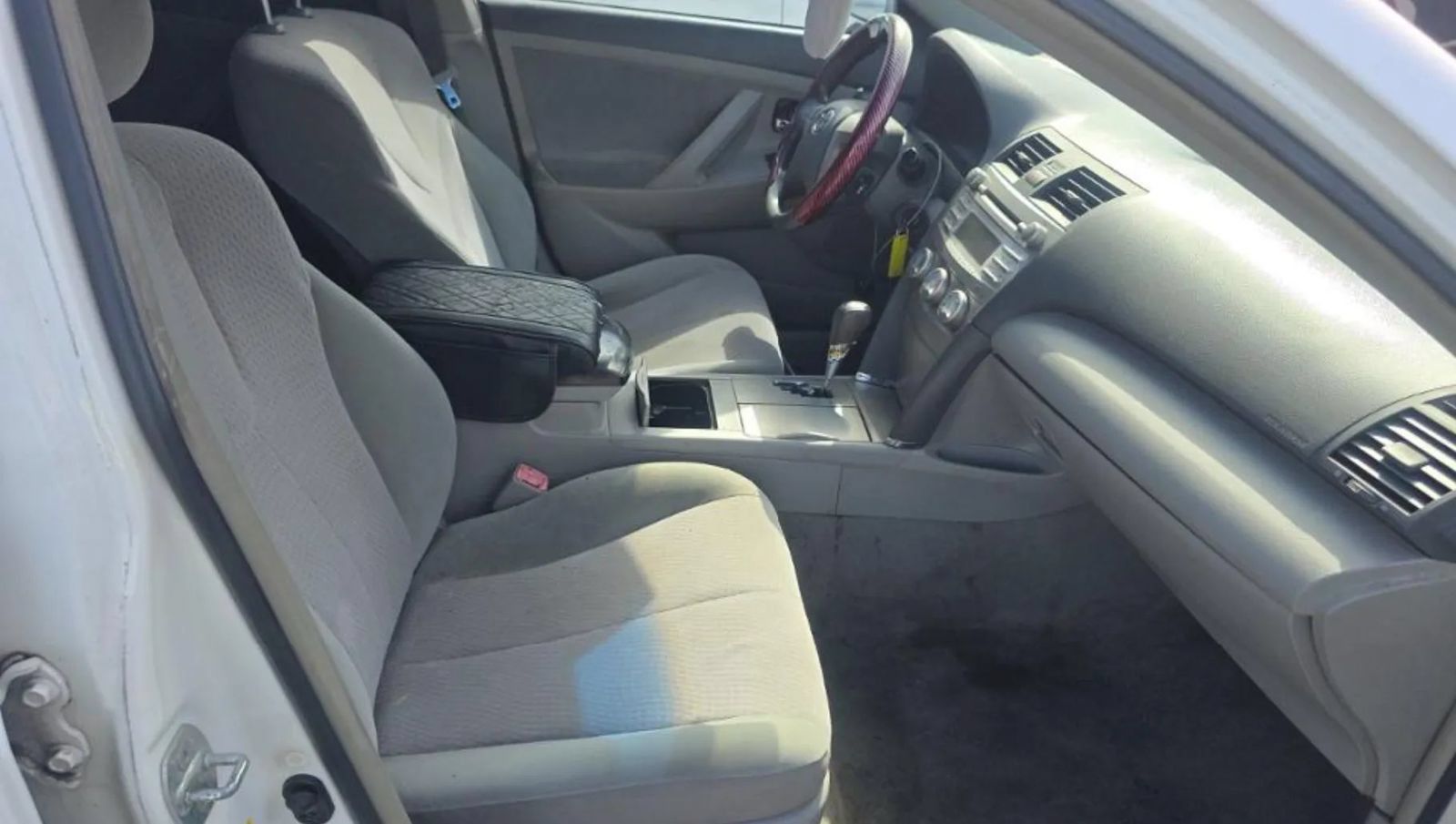 Used 2011 Toyota Camry LE FWD image 6