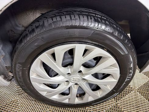 Used 2017 Toyota Corolla LE image 19