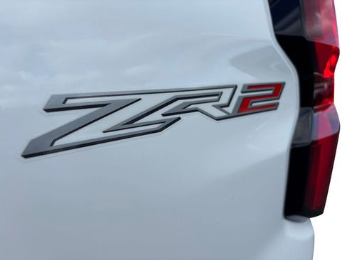 Used 2024 Chevrolet Colorado ZR2 w/ Technology Package AWD/4WD image 29