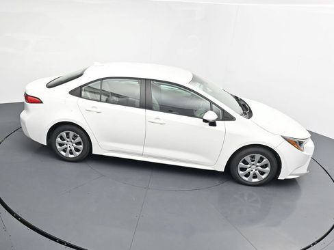 Used 2021 Toyota Corolla LE FWD image 17