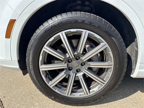 Used 2018 Audi Q7 3.0T Prestige w/ Prestige Package image 9