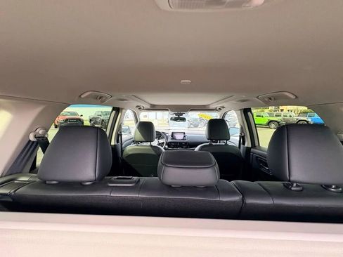Used 2023 Nissan Rogue SL AWD/4WD image 19