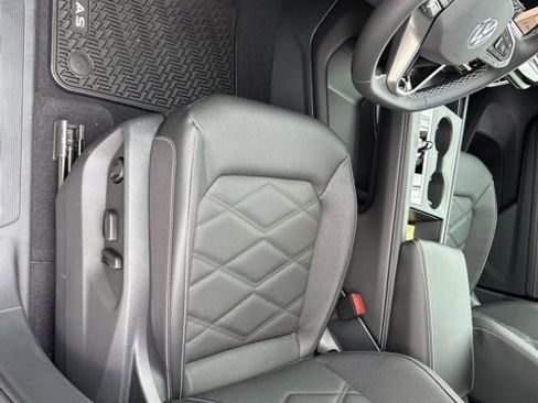 New 2026 Volkswagen Atlas SE image 9