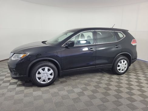 Used 2016 Nissan Rogue S FWD image 2